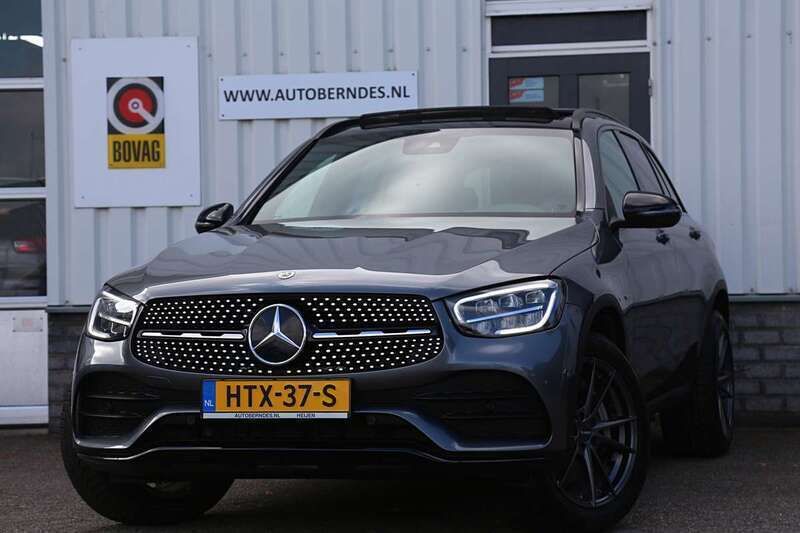 Grijs, metallic lak Gebruikt 2021 Mercedes GLC300 AMG SUV | € 44.900 (Eerlijke prijs) - Afbeelding 1/4