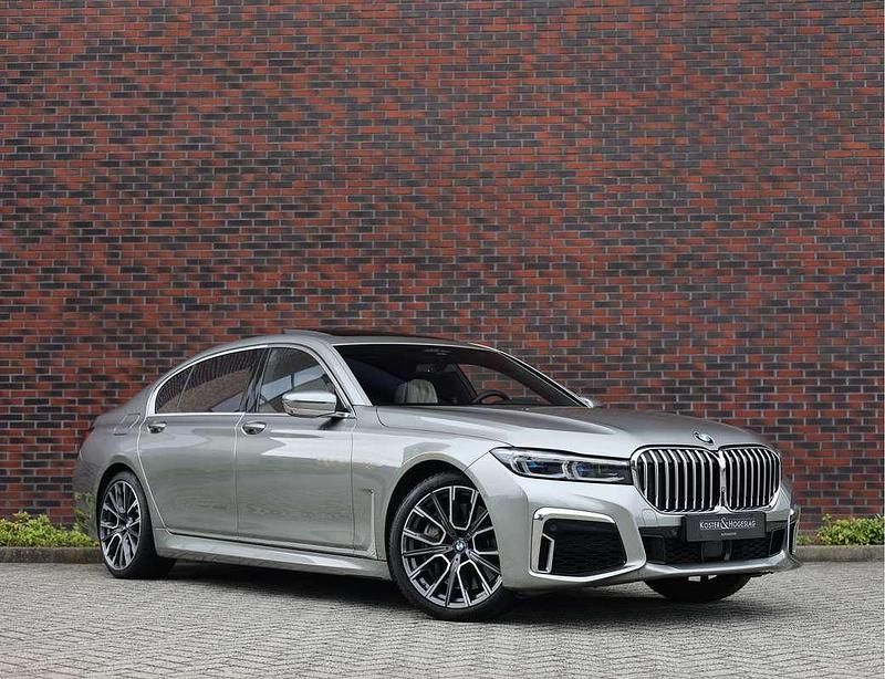 Grijs (metallic) Gebruikt 2020 BMW 750L Executive Sedan | € 59.950 - Afbeelding 1/4
