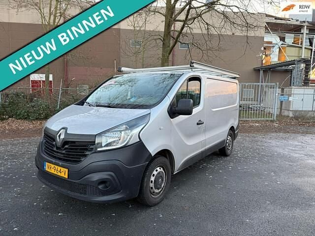 Zilver Occasion 2015 Renault Trafic MPV | € 6.499 (Eerlijke prijs) - Afbeelding 1/4