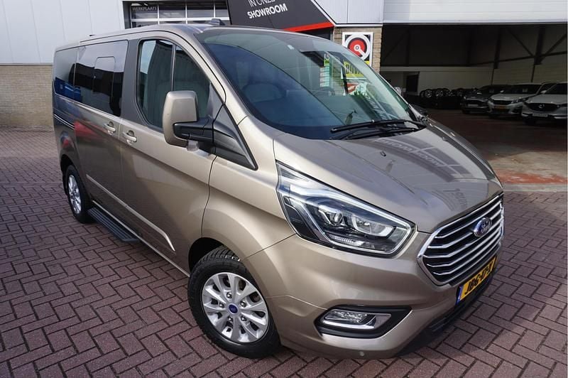 Grijs Gebruikt 2022 Ford Tourneo Connect Titanium MPV | € 40.285 - Afbeelding 1/4