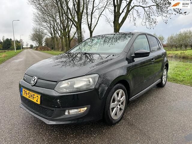 Zwart (metallic) Gebruikt 2011 VW Polo Comfortline Hatchback | € 1.999 (Eerlijke prijs) - Afbeelding 1/4
