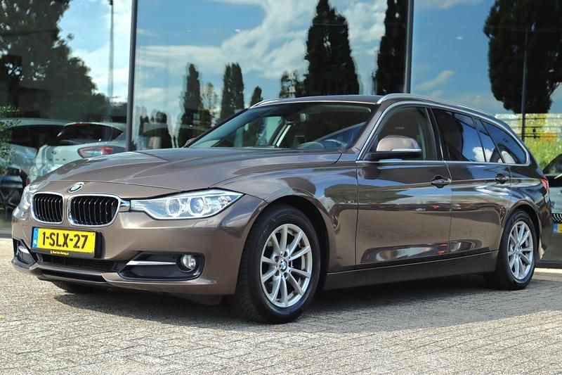 Bruin Gebruikt 2013 BMW 320 Sport Line Stationwagen | € 9.900 (Eerlijke prijs) - Afbeelding 1/4