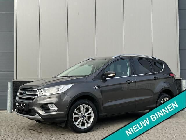 Grijs (metallic) Occasion 2017 Ford Kuga Titanium SUV | € 15.790 (Goede deal) - Afbeelding 1/4