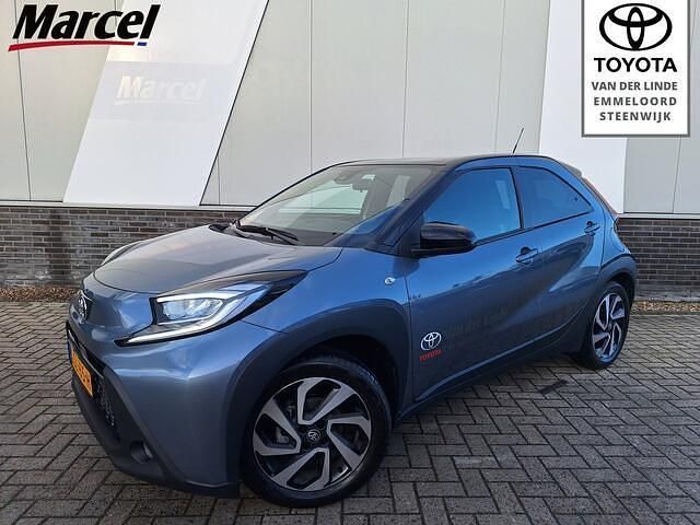 Grijs Gebruikt 2024 Toyota Aygo X Pulse SUV | € 20.900 - Afbeelding 1/2