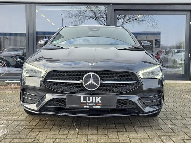 Occasion Mercedes CLA250e Shooting Brake AMG line Plus 2020 Zwart Stationwagen
