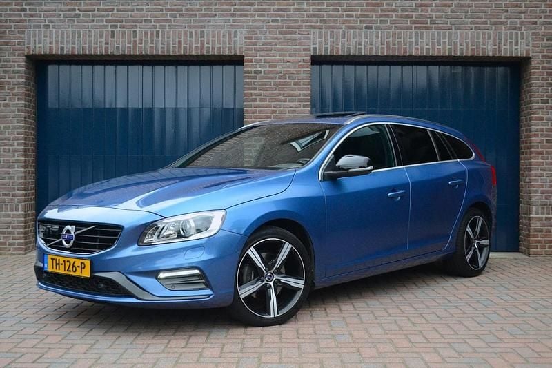 Blauw Occasion 2018 Volvo V60 R-Design Stationwagen | € 19.450 (Super prijs) - Afbeelding 1/4