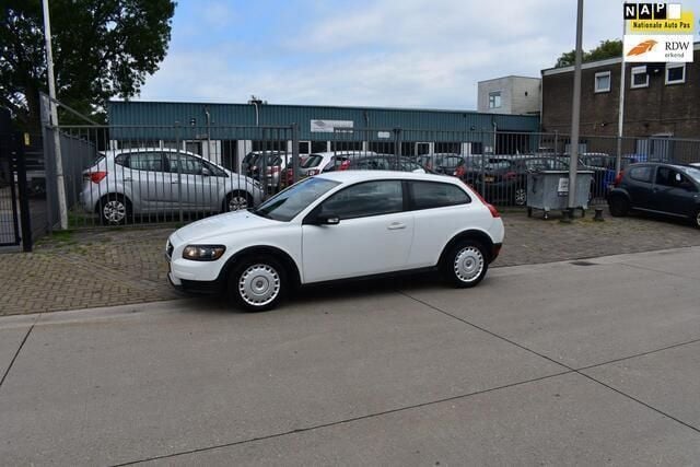 Wit Gebruikt 2008 Volvo C30 Hatchback | € 2.750 (Eerlijke prijs) - Afbeelding 1/4