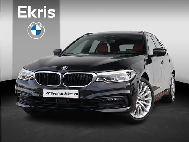 Saphirschwarz metallic (475) (zwart metallic) Gebruikt 2019 BMW 530 Comfort Edition Stationwagen | € 32.900 (Eerlijke prijs) - Afbeelding 1/4
