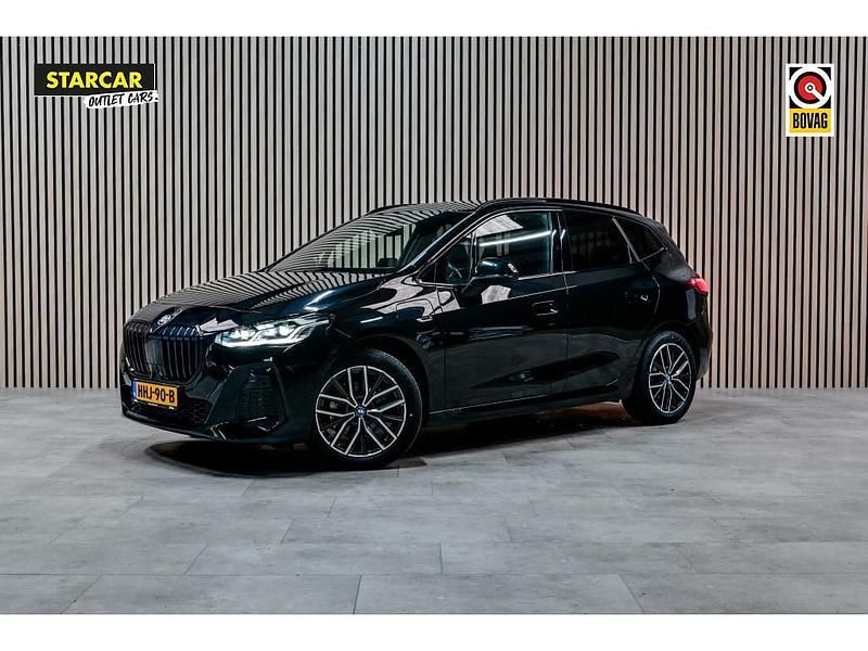 Zwart Gebruikt 2022 BMW 225 Active Tourer M Sport MPV | € 39.990 - Afbeelding 1/4