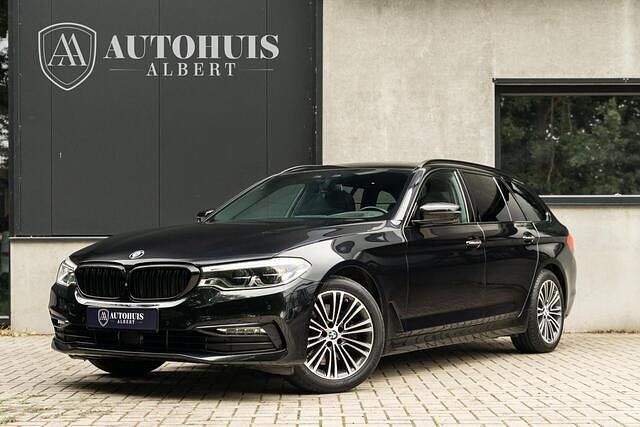 Zwart Gebruikt 2018 BMW 530 Comfort Edition Stationwagen | € 31.950 (Eerlijke prijs) - Afbeelding 1/4