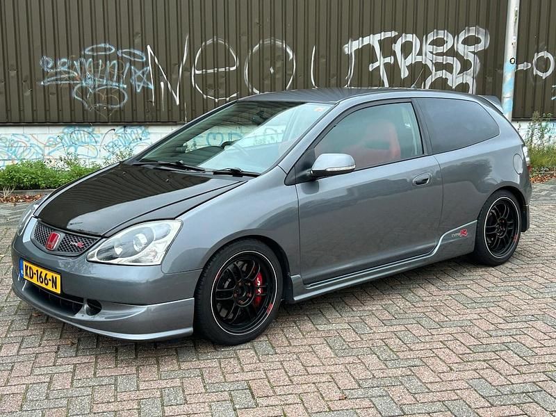 Grijs (metallic) Gebruikt 2004 Honda Civic Type R Hatchback | € 11.950 (Duur) - Afbeelding 1/4