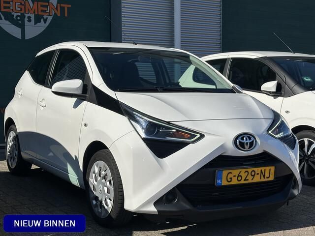 Wit Gebruikt 2020 Toyota Aygo X-play Hatchback | € 9.999 (Eerlijke prijs) - Afbeelding 1/4
