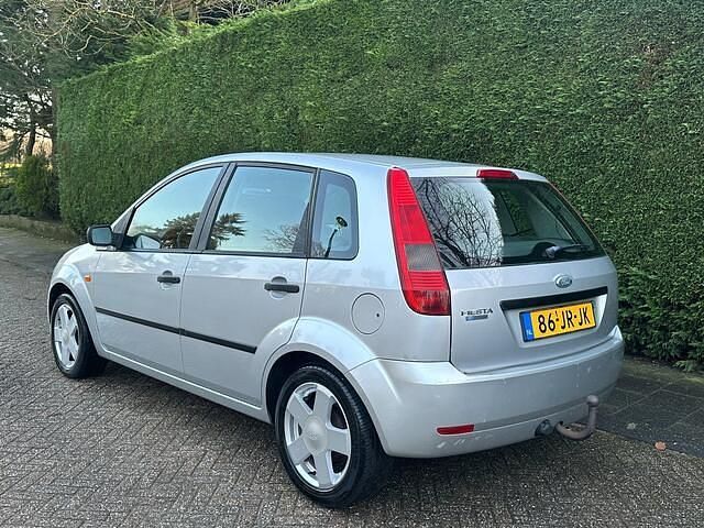 Occasion Ford Fiesta 80 PK (58 kW) 2002 Grijs (metallic) Hatchback