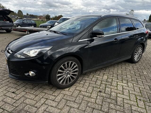 Zwart Gebruikt 2012 Ford Focus Titanium Stationwagen | € 999 (Goede deal) - Afbeelding 1/4