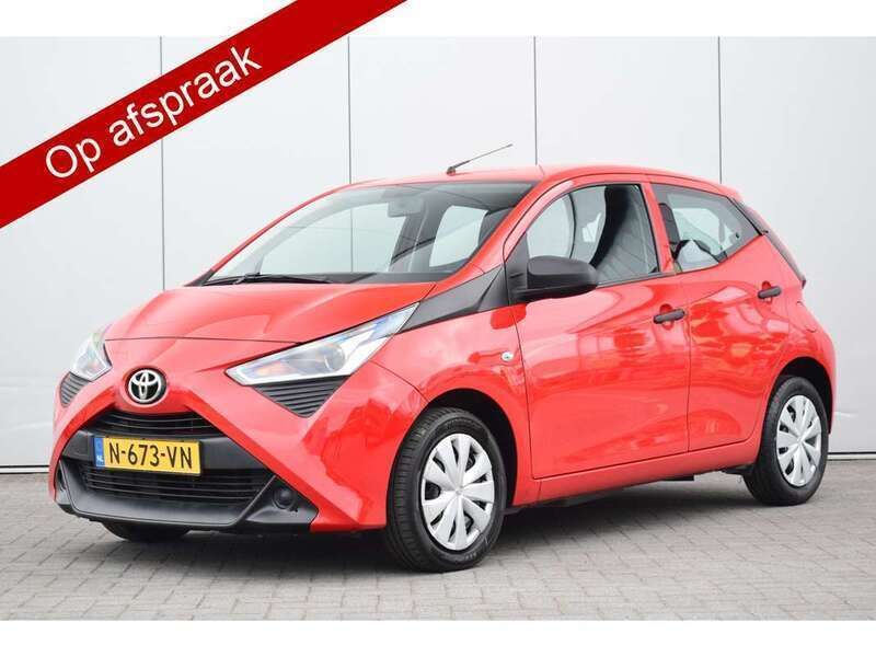 Rood Gebruikt 2022 Toyota Aygo Hatchback | € 11.450 (Super prijs) - Afbeelding 1/4