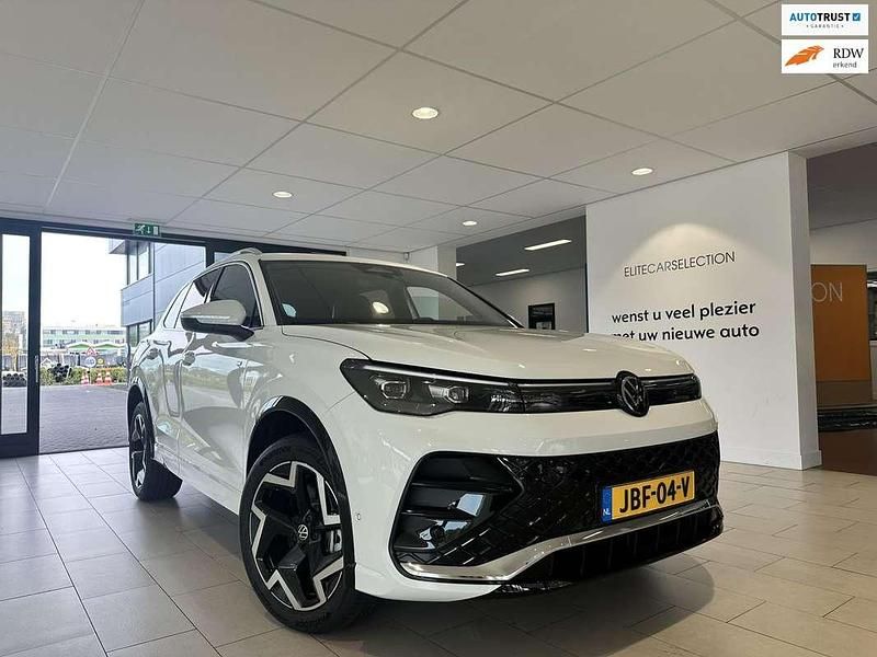 Wit Nieuw 2024 VW Tiguan R-line Edition SUV | € 51.950 (Super prijs) - Afbeelding 1/4