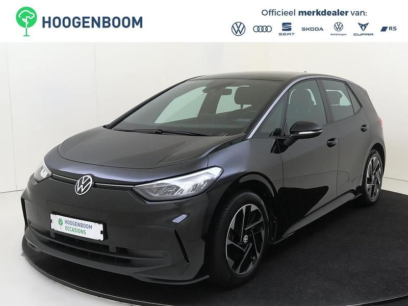 Zwart (metallic) Occasion 2023 VW ID.3 Pro Hatchback | € 24.750 (Eerlijke prijs) - Afbeelding 1/4