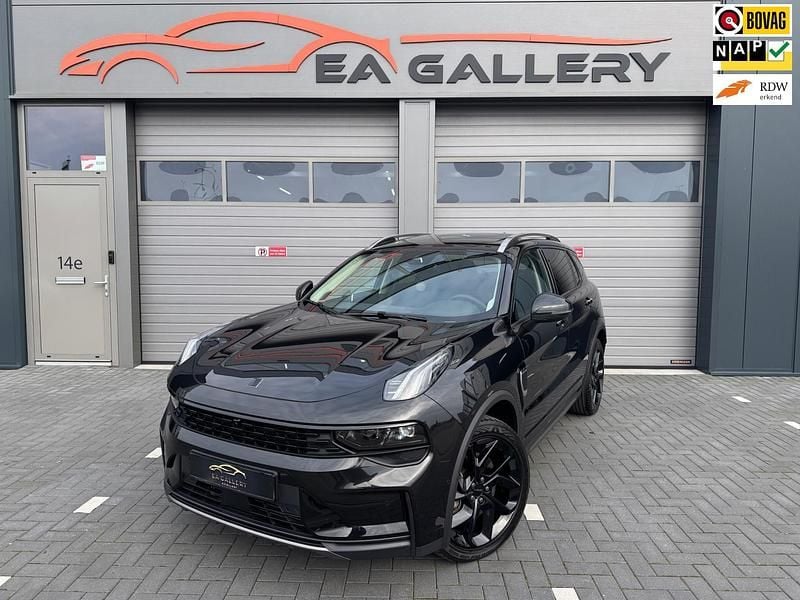 Zwart Gebruikt 2023 Lynk & Co 01 SUV | € 28.950 (Eerlijke prijs) - Afbeelding 1/4
