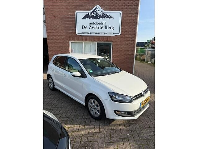 Wit Gebruikt 2013 VW Polo Hatchback | € 2.499 (Super prijs) - Afbeelding 1/3