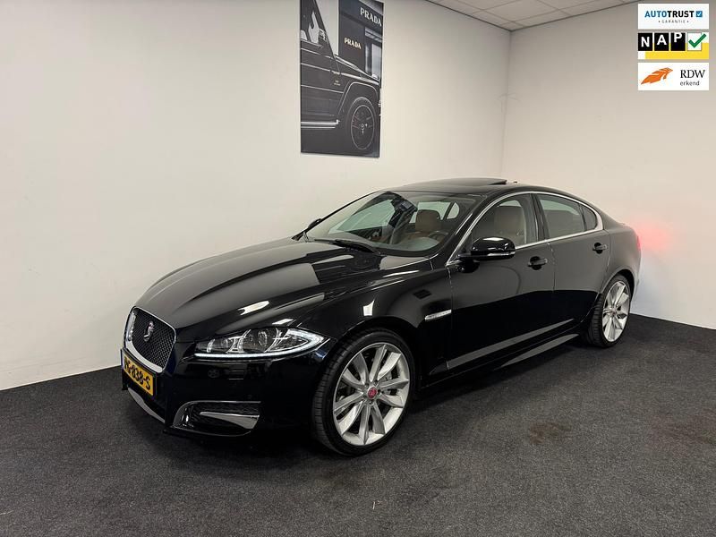 Zwart Gebruikt 2014 Jaguar XF S Sedan | € 19.990 (Duur) - Afbeelding 1/4