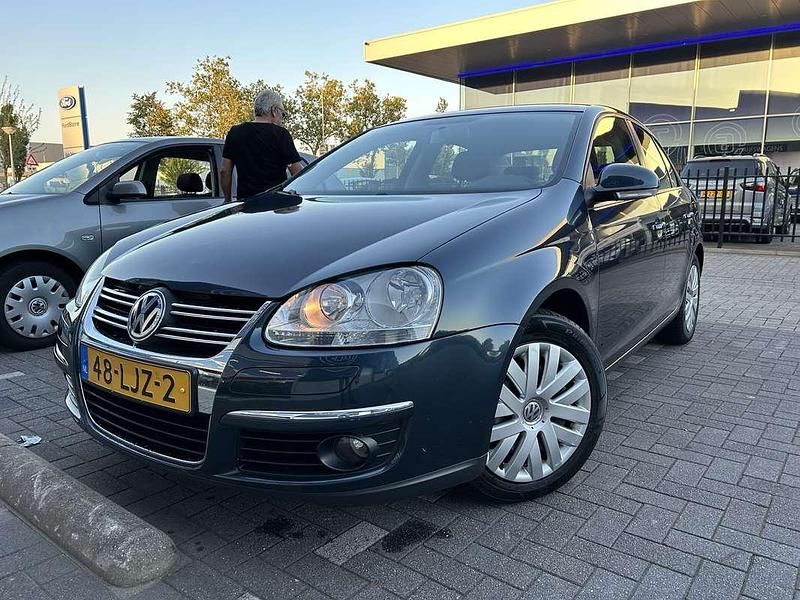 Blauw Gebruikt 2010 VW Jetta Trendline Sedan | € 4.000 (Eerlijke prijs) - Afbeelding 1/4