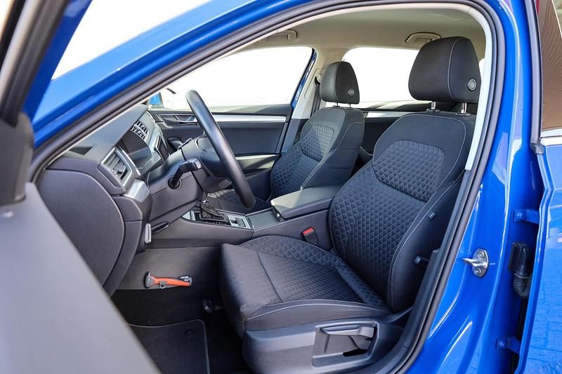 Occasion Skoda Superb Business Line 150 PK (110 kW) 2023 Blauw Stationwagen