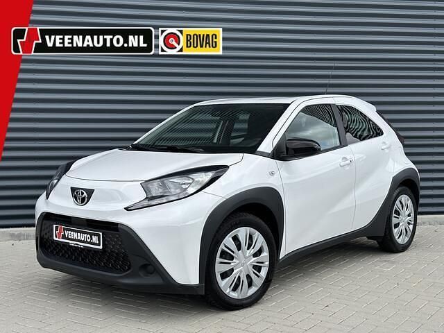 Wit Gebruikt 2022 Toyota Aygo X Play SUV | € 15.945 - Afbeelding 1/4