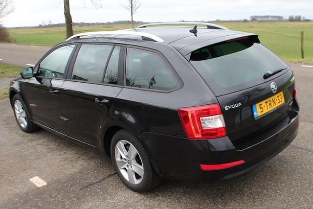 Occasion Skoda Octavia Business Line 110 PK (80 kW) 2014 Zwart (metallic) Stationwagen