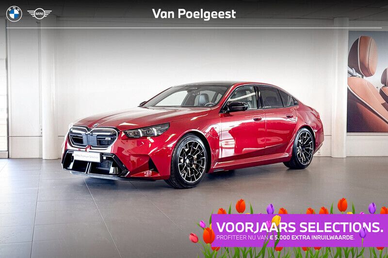 Fire red metallic (rood metallic) Gebruikt 2024 BMW M5 Comfort Edition Sedan | € 159.900 - Afbeelding 1/4