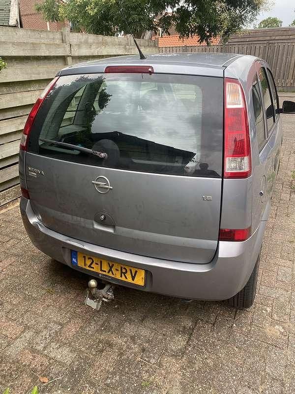 Grijs Gebruikt 2003 Opel Meriva Essentia MPV | € 899 (Iets duurder) - Afbeelding 1/4