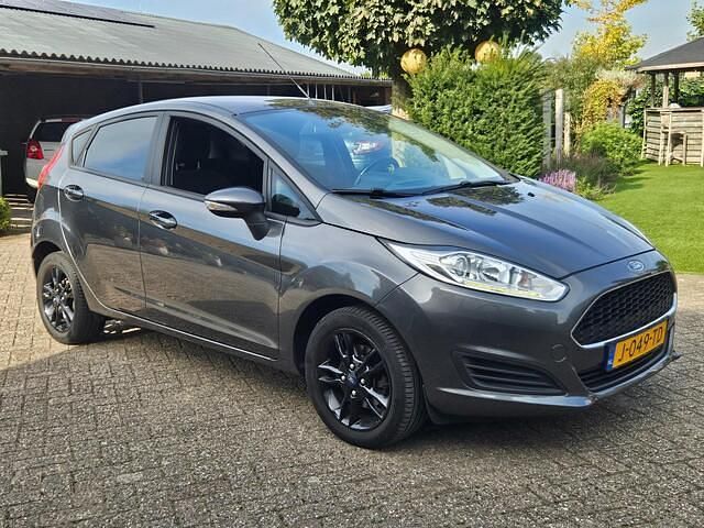 Occasion Ford Fiesta Titanium 101 PK (74 kW) 2017 Grijs Hatchback