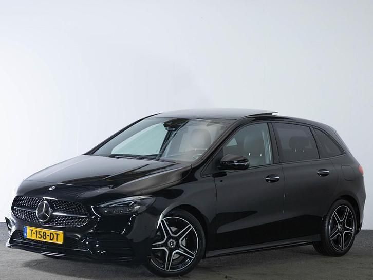 Occasion Mercedes B180 AMG line 136 PK (100 kW) 2023 Zwart MPV