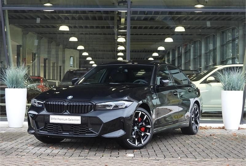 Zwart Gebruikt 2025 BMW 330 Comfort Edition Sedan | € 59.850 - Afbeelding 1/4