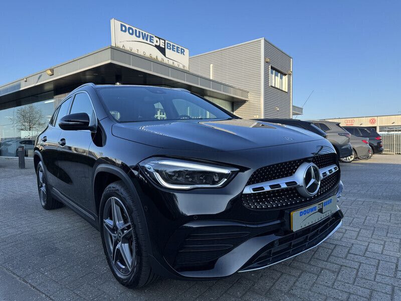 Zwart Gebruikt 2021 Mercedes GLA250 AMG SUV | € 39.950 (Eerlijke prijs) - Afbeelding 1/4