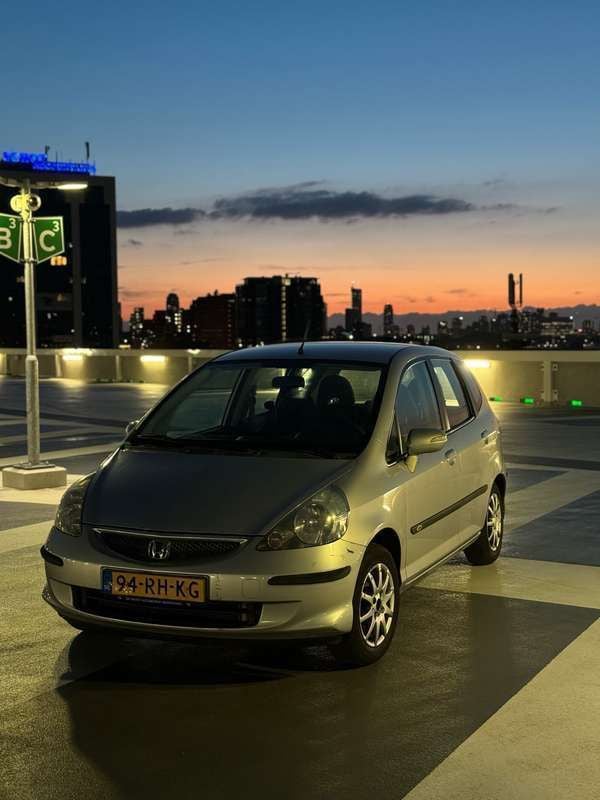 Grijs Gebruikt 2005 Honda Jazz LS Hatchback | € 2.000 (Eerlijke prijs) - Afbeelding 1/4