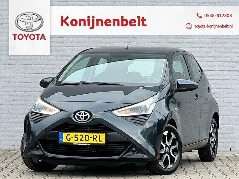 Grijs, metallic lak Gebruikt 2019 Toyota Aygo X-play Hatchback | € 12.495 (Iets duurder) - Afbeelding 1/3