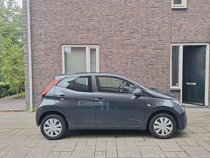 Grijs Gebruikt 2019 Toyota Aygo Hatchback | € 8.950 (Goede deal) - Afbeelding 1/4