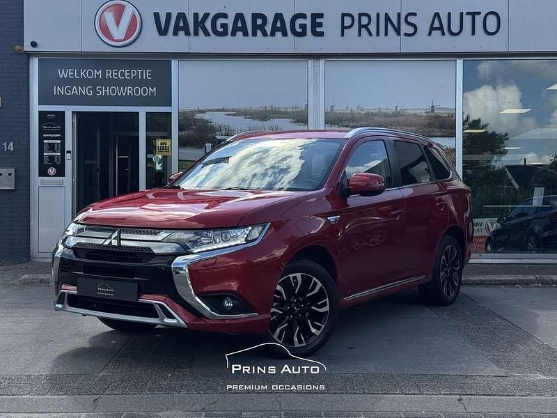 Rood, metallic lak Gebruikt 2019 Mitsubishi Outlander SUV | € 21.700 (Goede deal) - Afbeelding 1/4