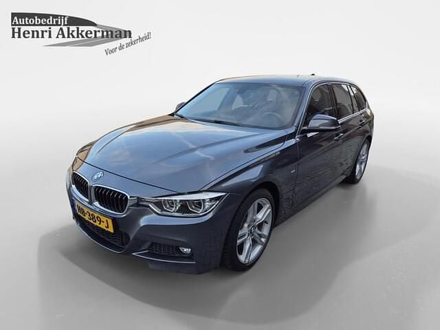 Grijs Gebruikt 2015 BMW 318 M Sport Stationwagen | € 15.450 (Eerlijke prijs) - Afbeelding 1/4