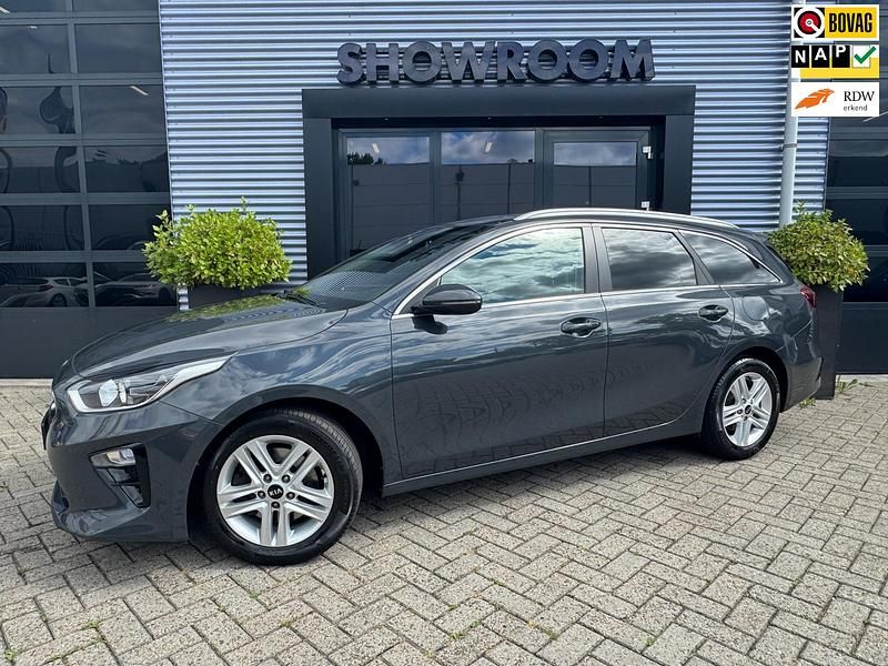 Grijs Gebruikt 2021 Kia Ceed Hatchback | € 17.895 (Eerlijke prijs) - Afbeelding 1/4
