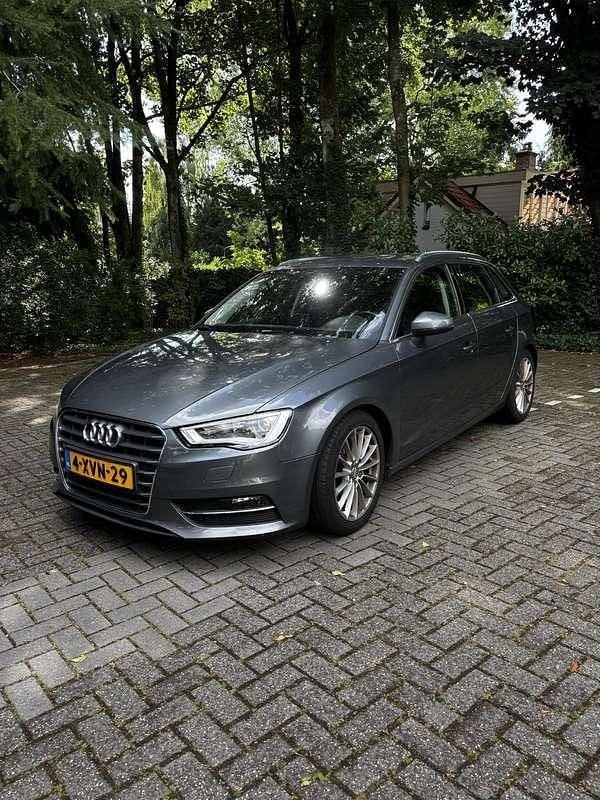 Grijs Gebruikt 2014 Audi A3 Ambiente Sedan | € 8.800 (Super prijs) - Afbeelding 1/4