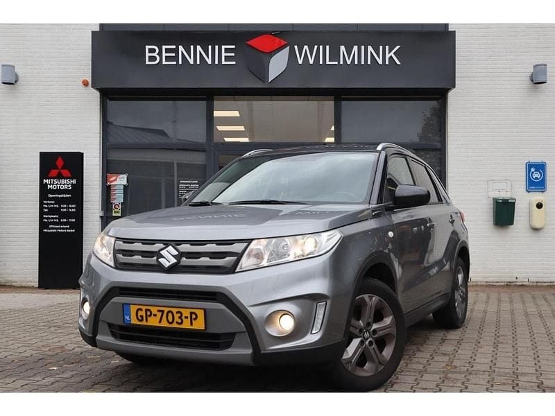 Grijs Gebruikt 2015 Suzuki Vitara Exclusive SUV | € 13.895 (Eerlijke prijs) - Afbeelding 1/4
