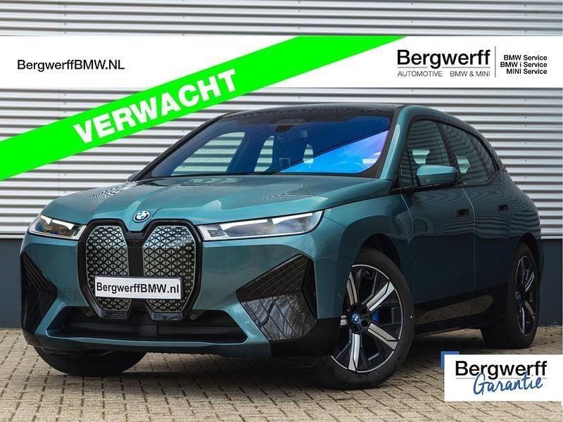 Blauw, metallic lak Gebruikt 2023 BMW iX Comfort Edition SUV | € 54.875 (Eerlijke prijs) - Afbeelding 1/4