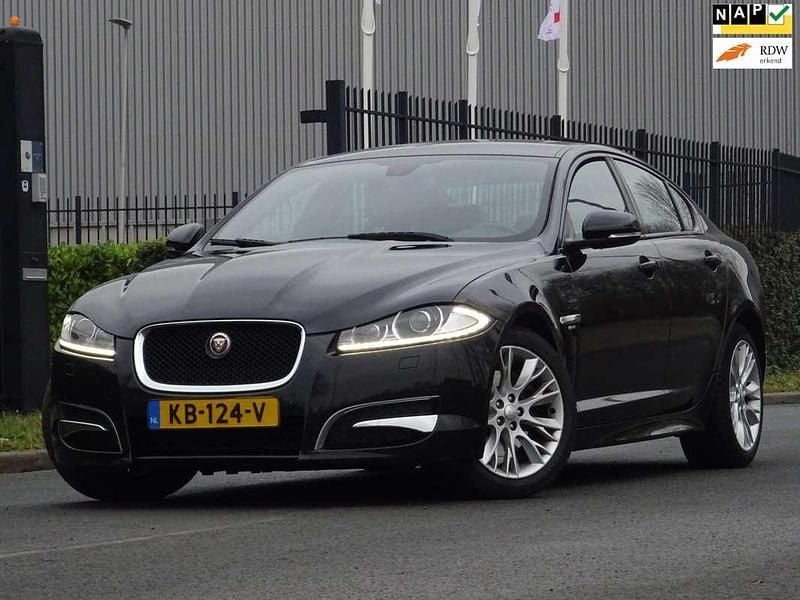 Zwart Occasion 2016 Jaguar XF Pure Sedan | € 8.999 (Eerlijke prijs) - Afbeelding 1/4