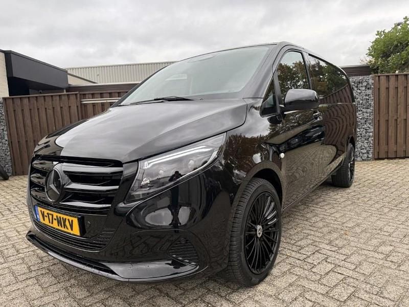 Zwart Gebruikt 2024 Mercedes Vito Sedan | € 41.950 - Afbeelding 1/4