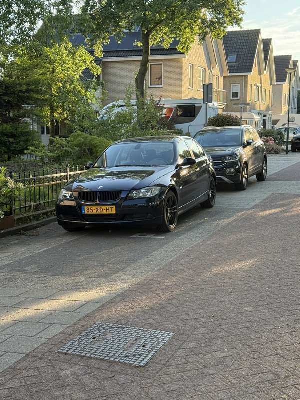 Blauw Gebruikt 2005 BMW 320 Executive Sedan | € 6.500 (Iets duurder) - Afbeelding 1/4