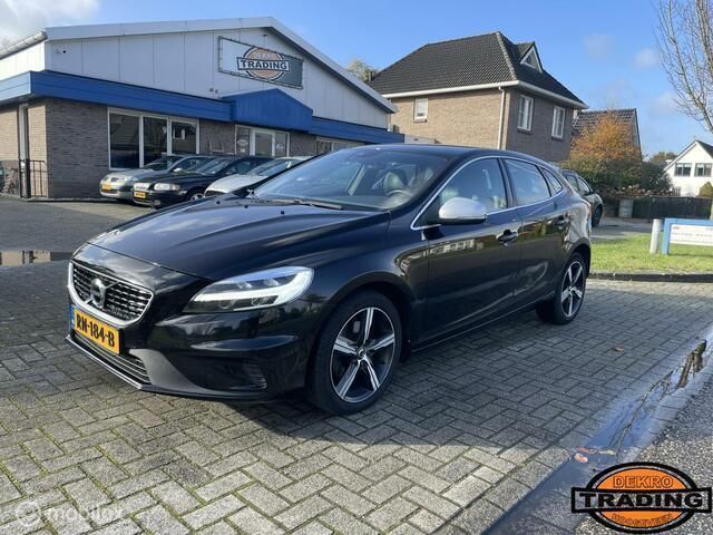 Zwart Gebruikt 2018 Volvo V40 R-Design Stationwagen | € 11.750 (Eerlijke prijs) - Afbeelding 1/4