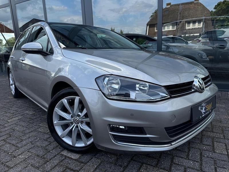 Grijs Gebruikt 2013 VW Golf VII Highline Hatchback | € 11.950 (Eerlijke prijs) - Afbeelding 1/4