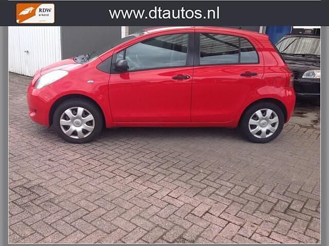 Rood Gebruikt 2008 Toyota Yaris Hatchback | € 2.200 (Goede deal) - Afbeelding 1/4