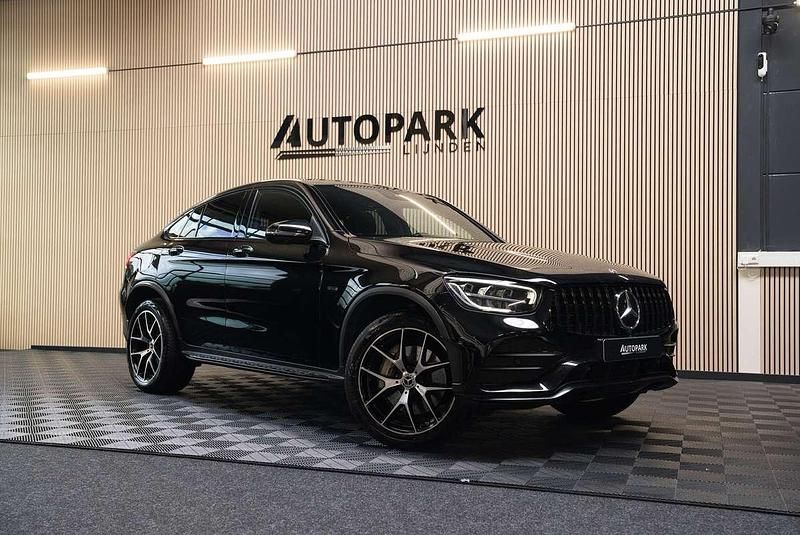 Zwart Gebruikt 2020 Mercedes GLC300e AMG Coupé | € 39.950 (Eerlijke prijs) - Afbeelding 1/4